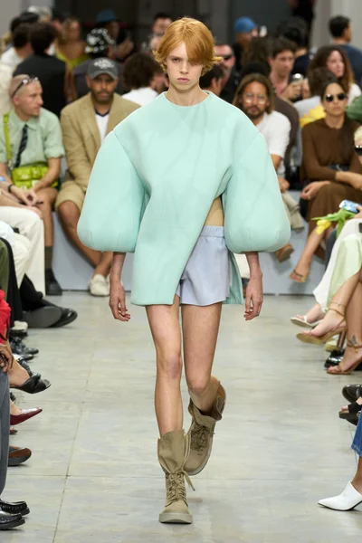 Look 18